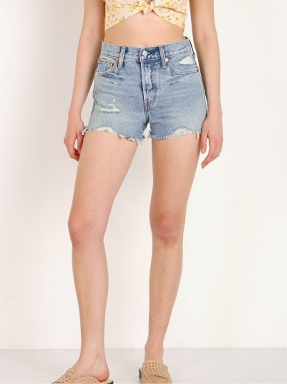 Levi’s Wedgie Short 28 Light Blue Distressed Denim